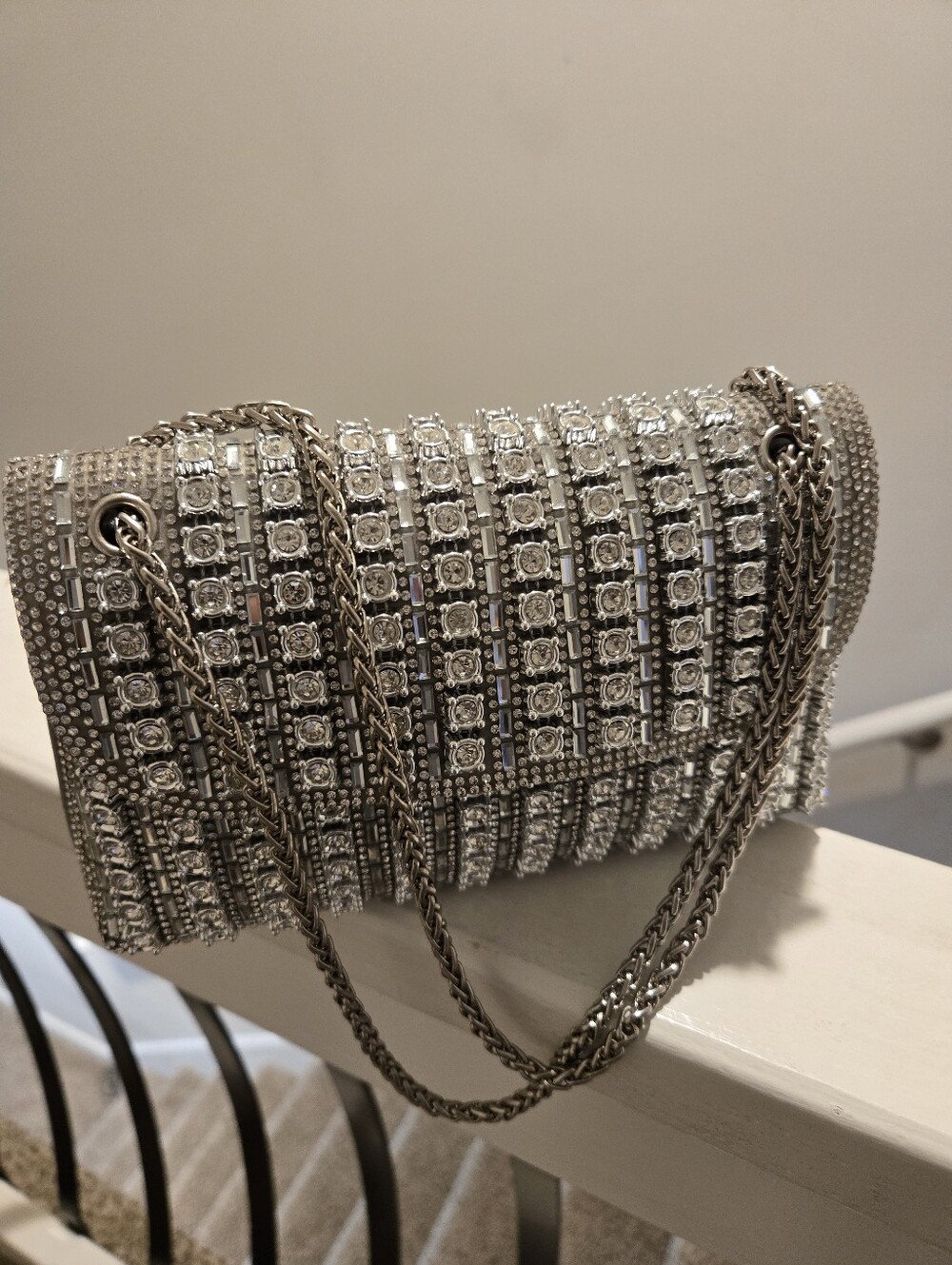 Crystal-Embellished Silver Evening Clutch with Chain Strap